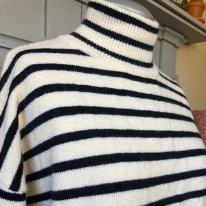Cider Cream & Black Striped Mock Neck Cropped Sweater – Size Small